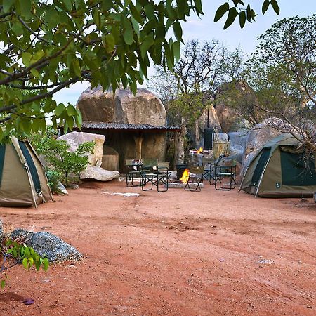Отель Hoada Camp Site Palmwag Экстерьер фото